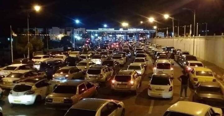Ruée en masse des Algériens vers la Tunisie