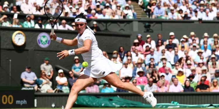 Wimbledon : Jabeur ou Rybakina, qui repartira avec son premier titre majeur ?