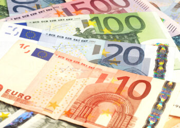 L'euro en dessous du dollar, une première depuis 20 ans !
