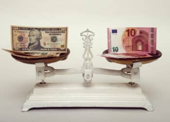 L’euro et le dollar s’alignent pour la première fois de l'histoire