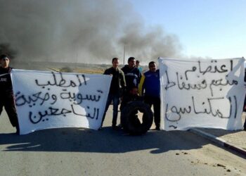 Tunisie-Meknassy : les ouvriers de la mine de phosphates bloquent la RN 14