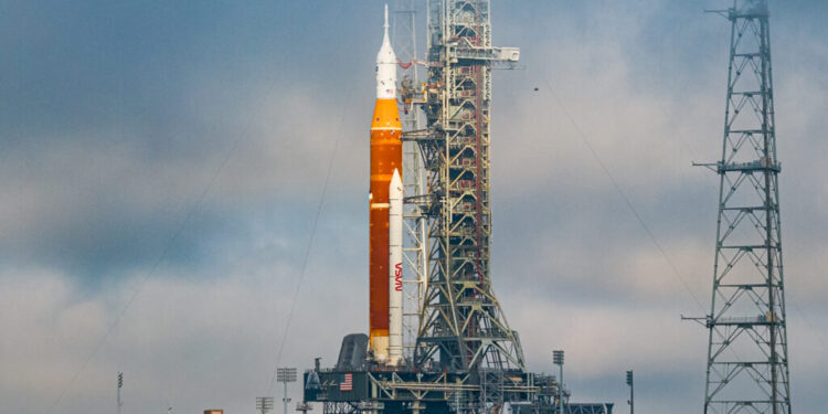 Mission Artémis: le lancement de la fusée SLS reporté à vendredi