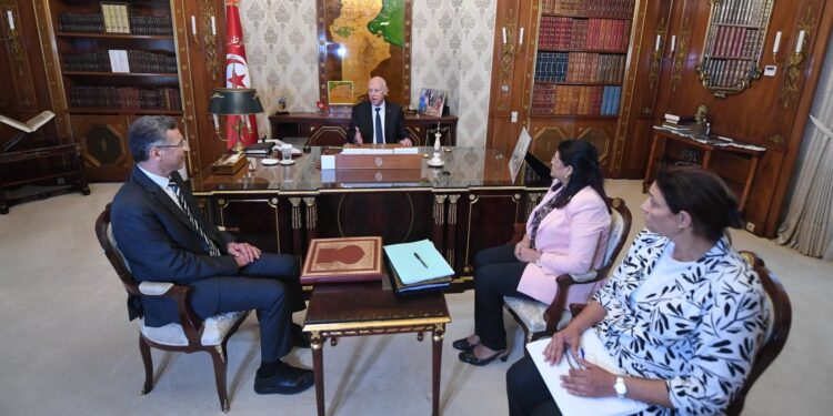 Saied réitère la nécessite d'ouvrir tous les dossiers des crimes douaniers