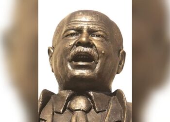 Une statue &agrave; la m&eacute;moire du martyr Chokri Belaid &eacute;rig&eacute;e &agrave; Sfax
