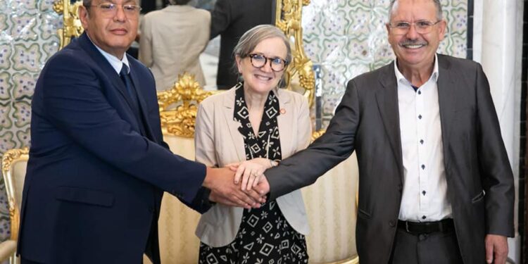 Tunisie : Signature d'un pacte social entre le gouvernement, l'UGTT et l'UTICA