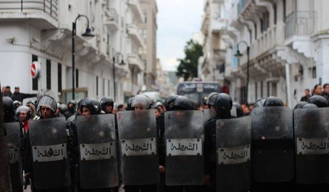 Tunisie : Les sécuritaires comme "gardiens des mœurs" !