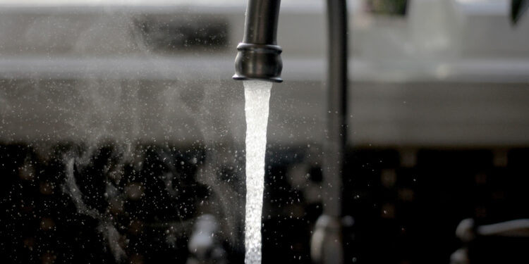 Tunisie : Les conduites d'eau usées à l'origine de l'odeur nauséabonde de l'eau de robinet