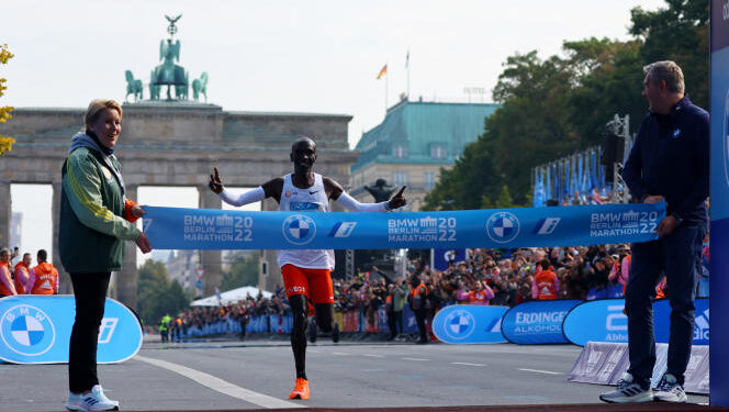 Athlétisme : Eliud Kipchoge bat son propre record du monde du marathon