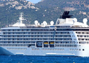 "The World", le plus grand paquebot de croisi&egrave;re, fera escale en Tunisie