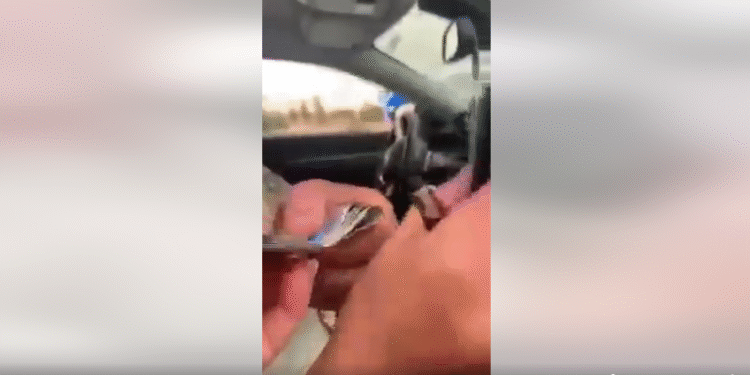 Un agent de la garde nationale filmé percevant un pot-de-vin (vidéo)