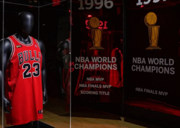 Un maillot de Michael Jordan vendu plus de 10 millions de dollars aux ench&egrave;res