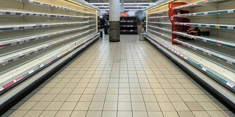 Tunisie : La pénurie en eau minérale et en lait, un phénomène normal