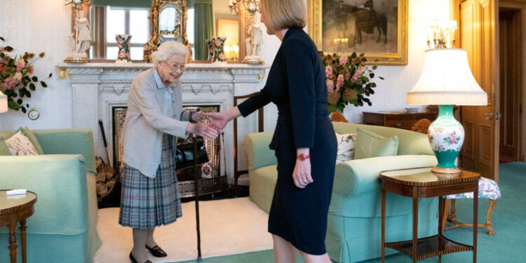 L'état de santé de la reine Elizabeth II préoccupe