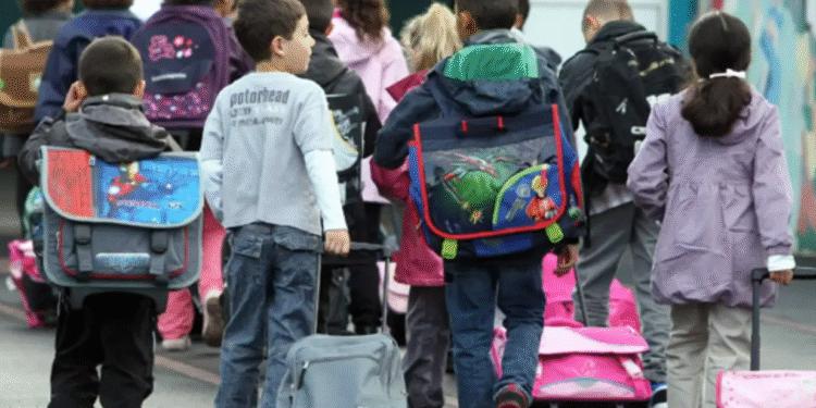 Tunisie : Un cartable "tunisien" à 12 dinars proposé aux parents d'élèves !