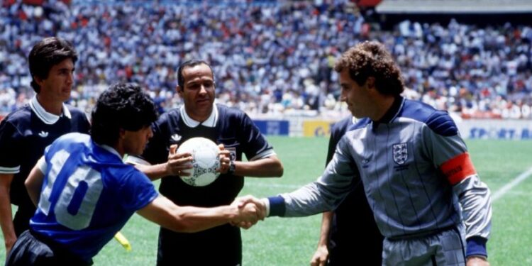 Le ballon de "la main de Dieu" mis aux enchères par Ali Ben Naceur