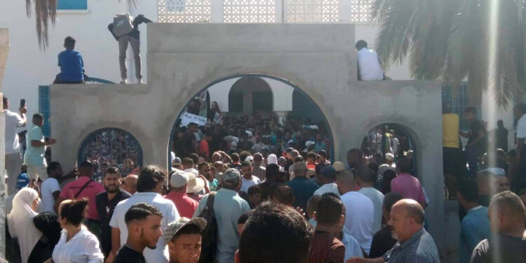 Zarzis : les habitants chassent le gouverneur de Médenine