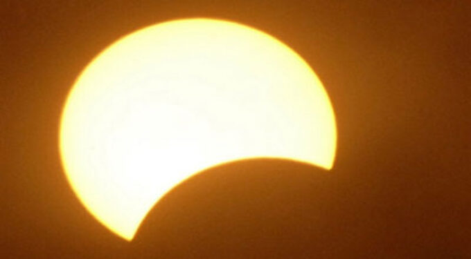 Eclipse solaire partielle le 25 octobre