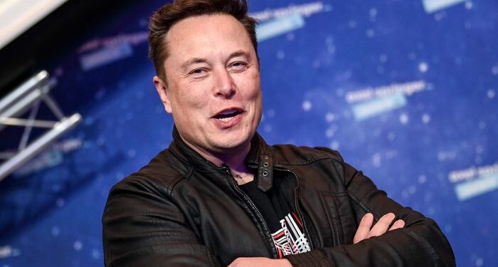 Elon Musk rachète officiellement Twitter et licencie des dirigeants