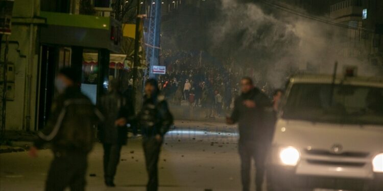 Crise sociale : Associated Press dresse un bilan inquiétant pour la Tunisie