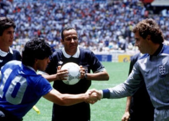 Ce ballon, propriété de l'arbitre du match tunisien Ali Ben Naceur, a été utilisé le 22 juin 1986 lors du mémorable quart de finale entre l'Argentine et l'Angleterre (2-1).