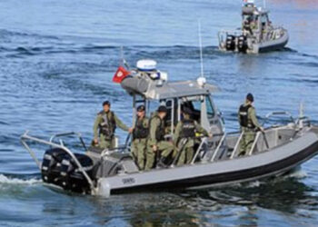 la garde maritime poursuit ses recherches à la recherche de survivants