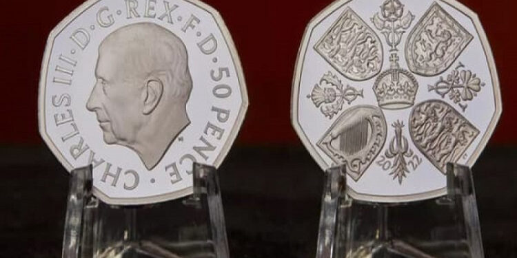 premières pièces de monnaie à l'effigie de Charles III