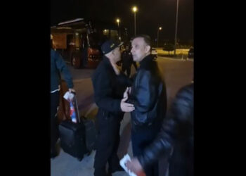 Wadii Jary quitte l'aéroport escorté : que s'est-il passé ?