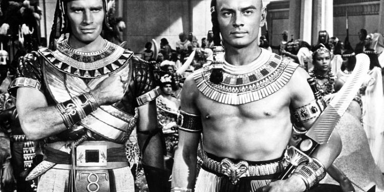 Yul Brynner et Charlton Heston dans "Les Dix Commandements"