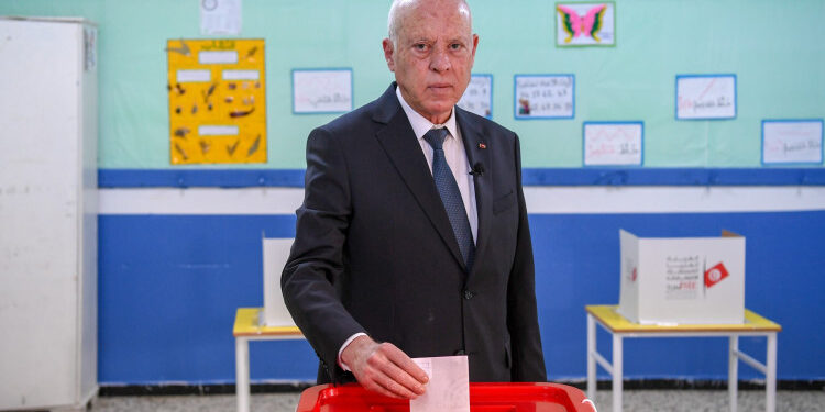 Le président Kais Saied et son épouse votent pour les législatives