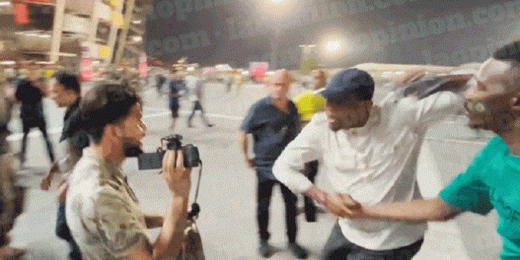 Un Youtubeur algérien violemment agressé par Samuel Eto'o