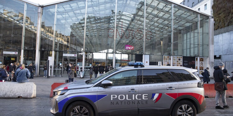 Plusieurs blessés dans une attaque au couteau à la gare du Nord de Paris