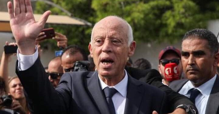 Visite inopinée du président Kais Saied à l’avenue Habib Bourguiba