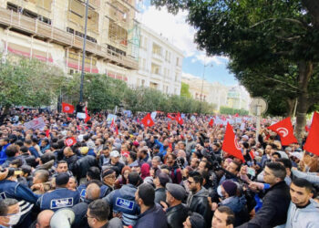 Bousculade entre manifestants et forces de l'ordre près du ministère de l'Intérieur