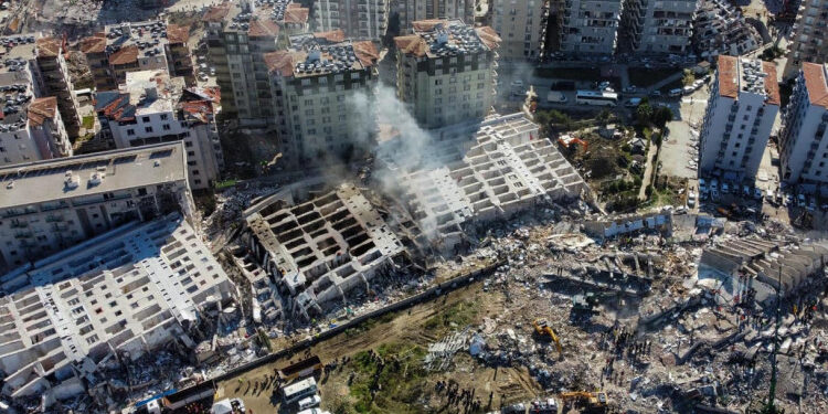 Séisme en Turquie et en Syrie : Plus de 21.700 morts !