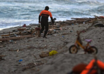 Naufrage : 59 migrants dont 12 enfants périssent en Italie
