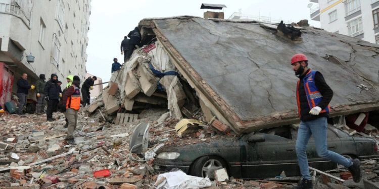 Séisme en Turquie et en Syrie : Le bilan s’alourdit à 11.200 morts et 55.000 blessés