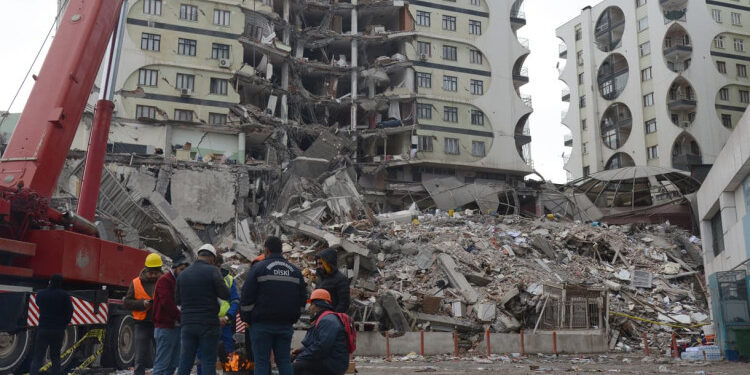 Le bilan des séismes en Turquie et en Syrie s’alourdit à 9500 morts