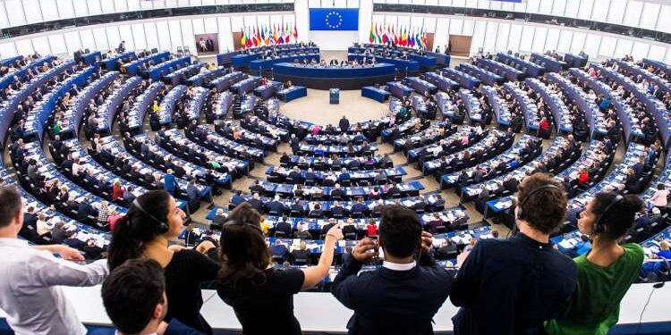Attaques contre les libertés en Tunisie : Le Parlement européen sort le carton jaune !