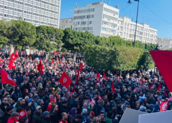 Manifestation du Front du salut en dépit de l'interdiction des autorités