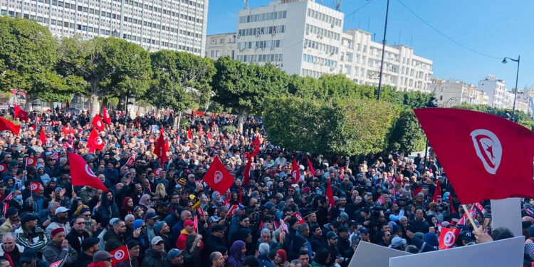 Manifestation du Front du salut en dépit de l'interdiction des autorités