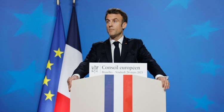 Macron juge la situation en Tunisie comme très préoccupante