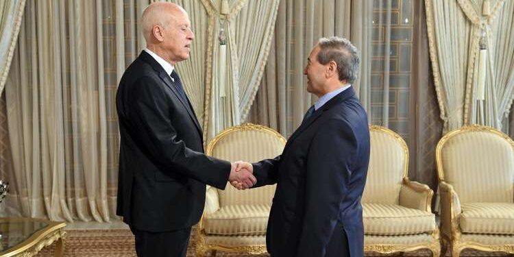 Kais Saied s’entretient avec le ministre syrien des AE