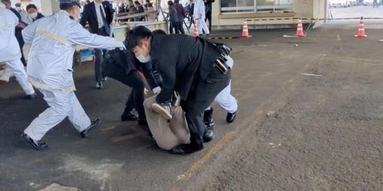 Japon : Le Premier ministre échappe à une explosion