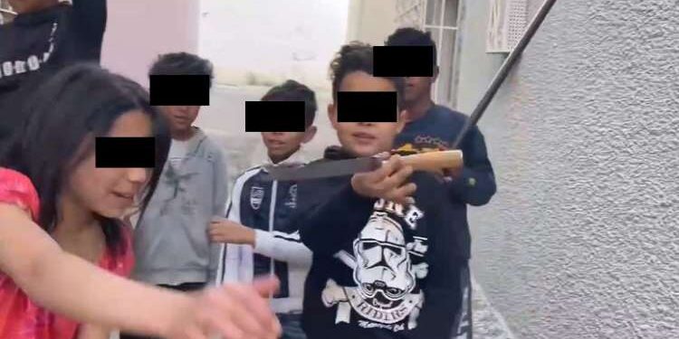 Des enfants s’exhibent avec des armes blanches, leurs parents convoqués à El Gorjani