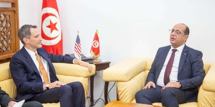 Joey Hood pour un réexamen des conditions d'acceptation du dossier tunisien par le FMI