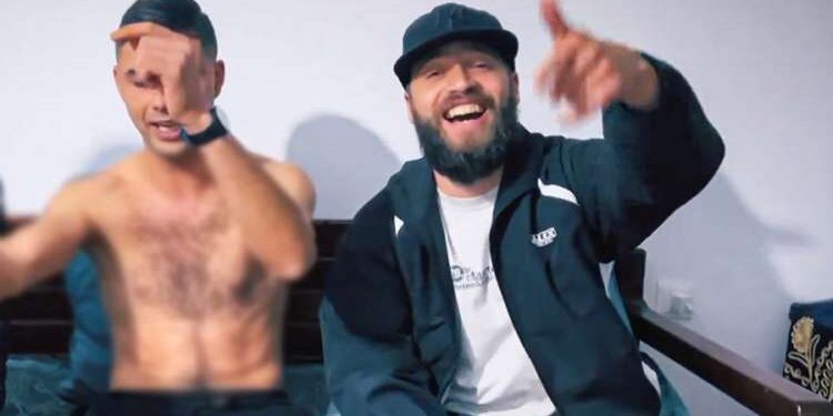 Les auteurs d'une chanson satirique remis en liberté