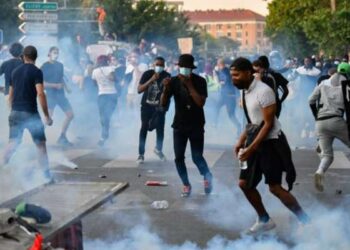 France : Heurts après la mort d’un adolescent, tué par la police