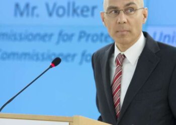 Tunisie : Volker Türk préoccupé par les restrictions en matière de libertés