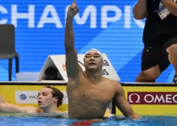 Stratosphérique Ayoub Hafnaoui, champion du monde des 1500m nage libre