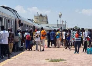 Tunisie : Human Rights Watch dénonce les expulsions et les violences contre les migrants